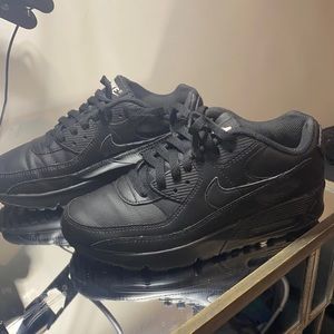 Black Nike air max 90